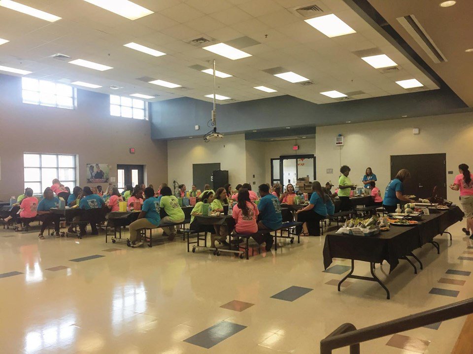 nrhc's tweet photo. Back to School!  What a privilege to provide lunch for the entire staff and faculty at Belleview Elementary today.  Thank you to all the @northrockhill volunteers that served so well.  

Would you consider joining us on Sunday afternoon to prayer walk the halls of Belleview? https://t.co/mwQuipFEjB