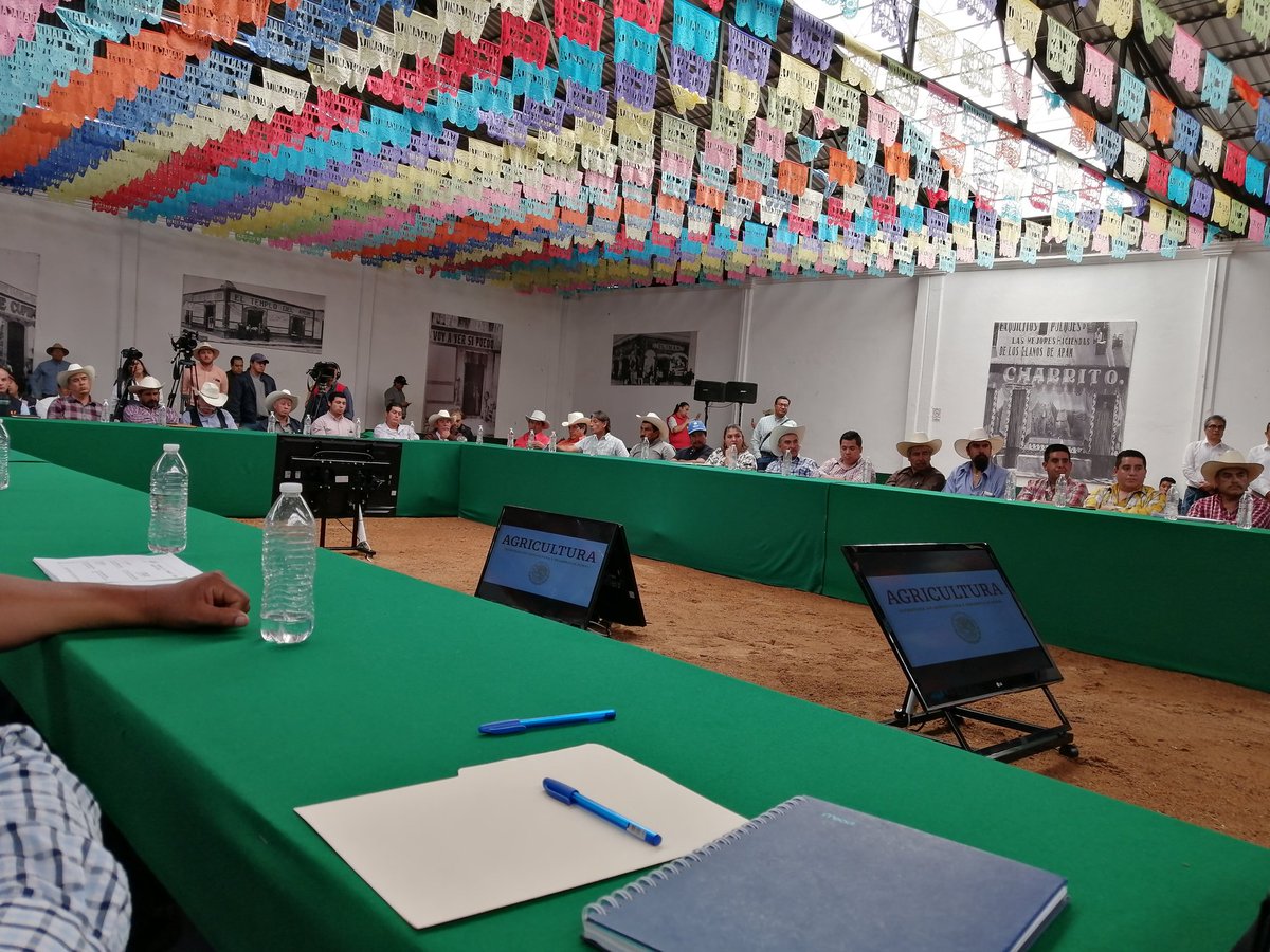 fonaarc's tweet photo. El @fonaarc agradece al Dr. Villalobos titular de @Agricultura_mex y al Gobernador Lic. Marco Mena @GobTlaxcala por escuchar nuestra problemática y estamos seguros que existirá una solución oportuna. https://t.co/QoDkyXeBye