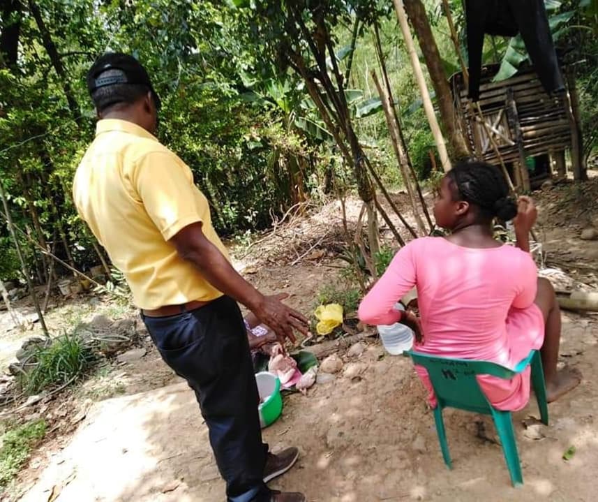 Loboaalcalde's tweet photo. Llegamos a Timba para continuar nuestro trabajo en terreno, siempre junto a la gente luchadora, dueños ancestrales de la tierra, que nos inspiran para que el mundo sea cada vez mejor. Desde la #AlcaldíadeJamundí seguiré trabajando para que #timba progrese con equidad social. https://t.co/1807ZSCqvN