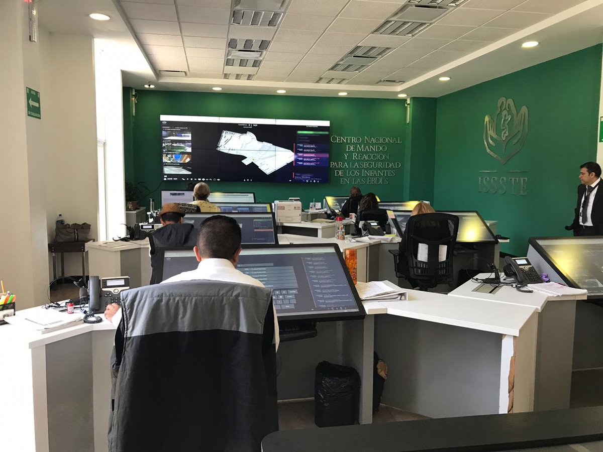 CNPC_MX's tweet photo. La #DGPC, a través de la vinculación que #DGVIN realiza, visitó el #CENMAR Centro de Monitoreo de Guarderías del @ISSSTE para intercambiar experiencias y buenas prácticas de su centro y el #CENACOM. Asimismo participaron especialistas de @Tu_IMSS, @Pemex, @DIF_NMX y @SEP_mx. https://t.co/7e1lhu3pot
