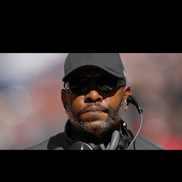 Scarhead15's tweet image. Coach #DarrylDrake , I hadn't seen you since you coached me at #WesternKyUniversity , I just wanted to say that you'll be greatly missed family. #PittsburghSteelers  #ArizonaCardinals #ChicagoBears