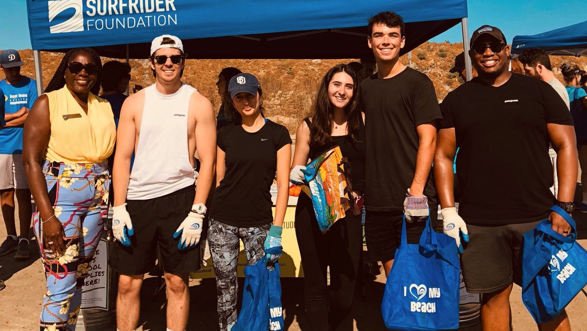 SDMayorsOffice's tweet photo. This weekend an intern-led initiative from the Mayor's Office collected more than 180 pounds of trash at Fiesta Island. The crew ran/jogged the 5.4-mile loop around the island with one goal: keeping a #CleanSD! Thank you! https://t.co/byHjT7qg14