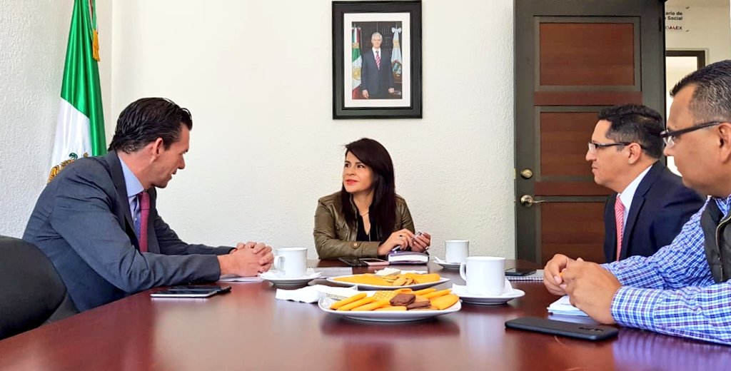 Gobierno Federal y Estatal representados por el Arq.Alejandro Cazarín Gerente Metropolitano Norte Liconsa y la Mtra.Karla Aguilar Subsecretaria de Desarrollo Social Noroeste del Gob. del Edoméx, en reunión de trabajo para coadyuvar en beneficio de la población de escasos recursos