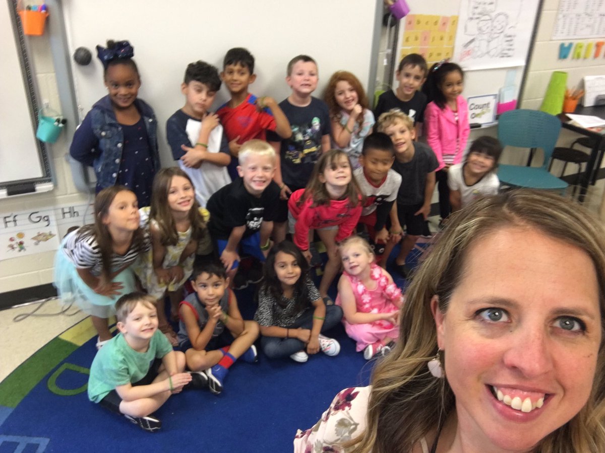 ccesteamrice's tweet photo. Our whole class told Mr. Hall SOAR today and got our ATOHI bracelets @ClarkCreekSTEM! #sixtribesonenation #tellthe12 https://t.co/7xt96QilPg