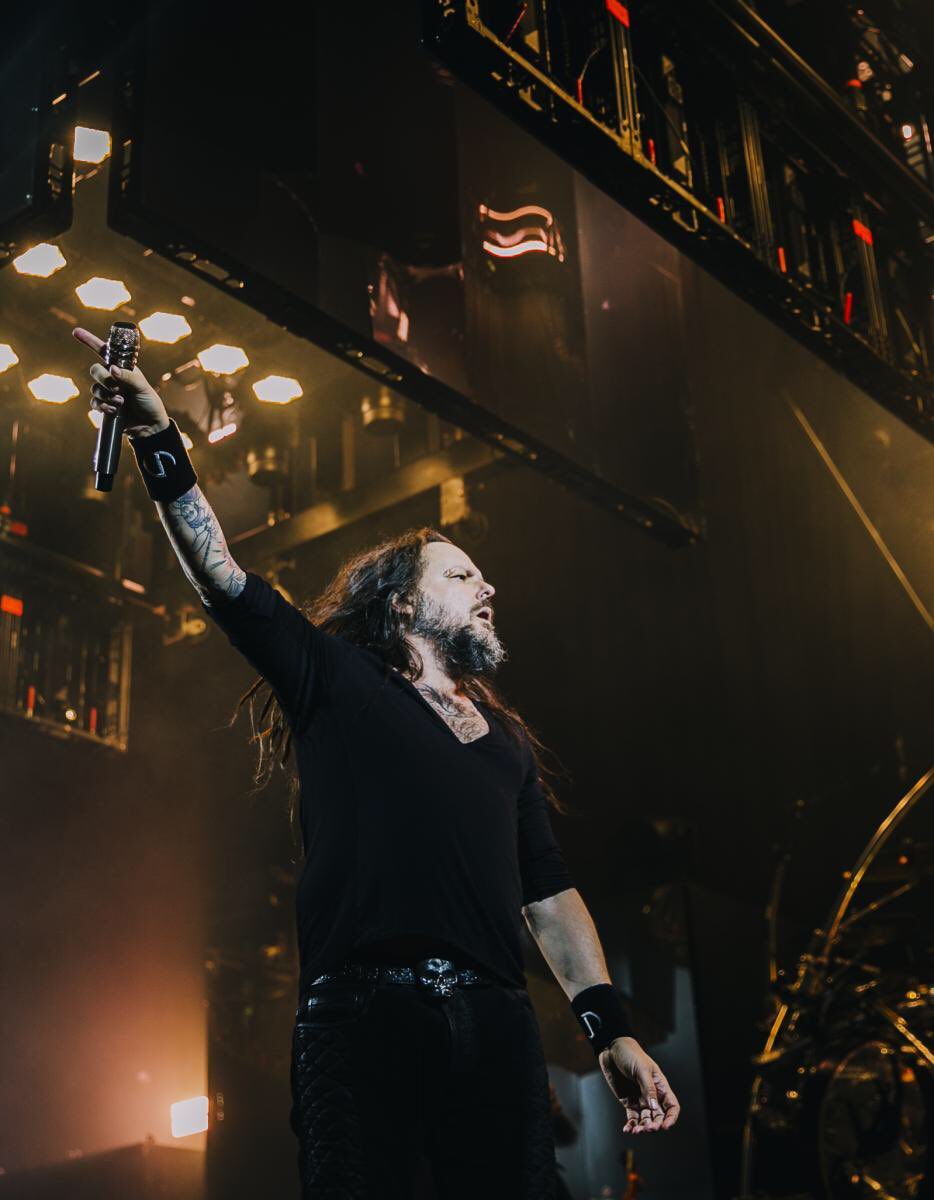JDavisOfficial's tweet photo. Detroit tonight with the return of @JC_SHAFFER. https://t.co/PVOfdKnUy2 #KORNAIC 📷: @_skylarwatkins 

8/14 - Toronto, ON @ Budweiser Stage
8/16 - Cuyahoga Falls, OH @ Blossom Music Center
8/17 - Burgettstown, PA @ KeyBank Pavilion
8/18 - Cincincatti, OH @ Riverbend Music Center https://t.co/9Q3bptpWfr