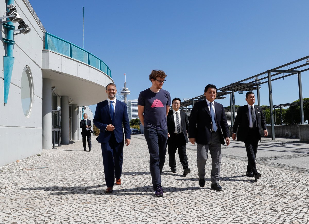 A huge thanks to 

<a href="/pdimas/">Paulo Dimas</a> of <a href="/Unbabel/">Unbabel</a> 
<a href="/CarolinaCAmorim/">Carolina Amorim</a> of @EmotAI_Tech 
<a href="/joaoborga/">joao borga</a> of <a href="/StartupPortugal/">Startup Portugal</a> 

for taking time out from their holidays to meet Japan's Minister for Innovation. He was amazed by Portugal's:

Startup eco-system🚀
Incredible weather☀️
Excellent fish🐟