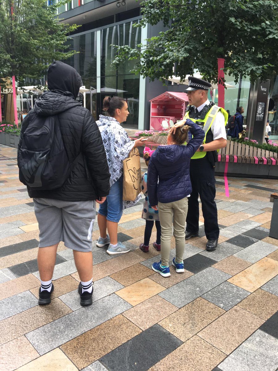MPSWestminster's tweet photo. #ProjectServator team out patrolling our busy spaces today where we helped reunite a relieved family visiting from China &amp; working with local businesses &amp; Londoners to keep everyone vigilant during the holidays. #ActionCountersTerrrorism #SeeItSayItSorted https://t.co/MGulNwH5H9