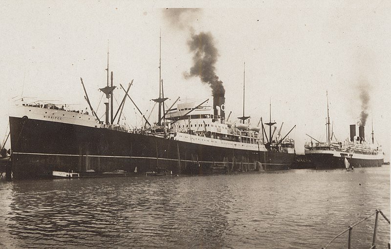 CMM_noticias's tweet photo. @openarms_fund @MSF_Espana @SOSMedIntl @ONU_es 2/ 🇪🇸🇨🇱En 1939, 2.078 españoles que habían huido de la Guerra Civil se embarcan en el SS Winnipeg hacia Chile.

🚢Este viaje se convirtió en el de mayor contingente de pasajeros en toda la historia del exilio republicano español.

#refugiados #España https://t.co/LAnbzlVEsU