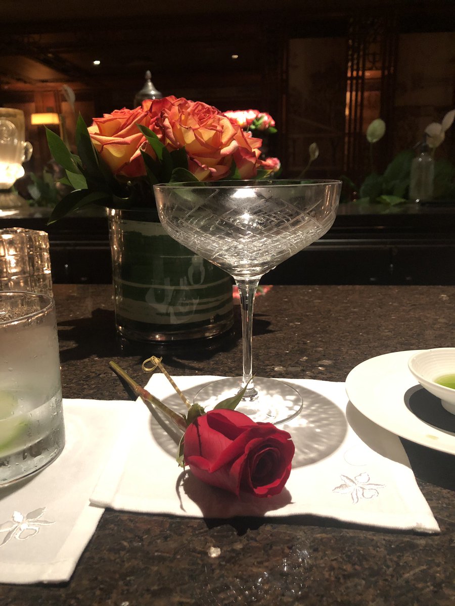 LondonRun's tweet photo. Fantastic cocktail called ‘Compassion’ created  @HalekulaniHotel by cocktail maestro Henry and it’s #glutenfree.  Vodka, lilikoi, coconut water, champagne.  #HONOLULU #Waikiki #Hawaii @GourmetTweets https://t.co/PilkCkdLUn