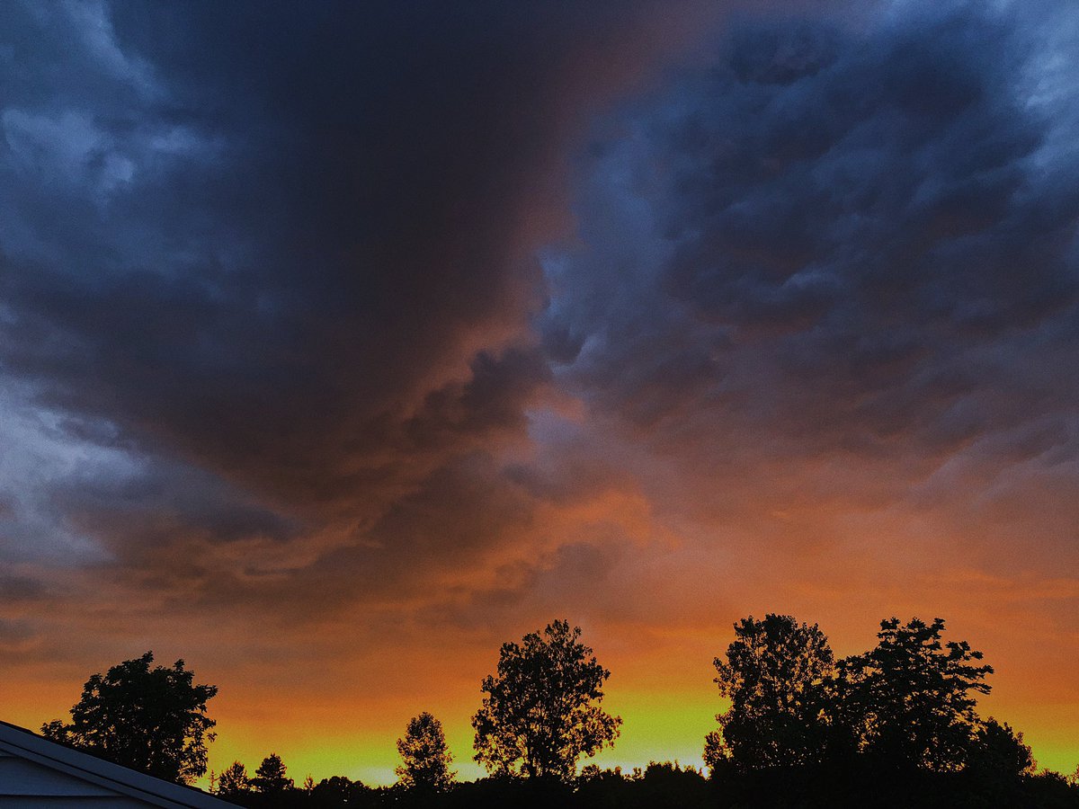 abaegail7's tweet photo. #PureMichigan Sunsets. https://t.co/l0Th0dv3Pw