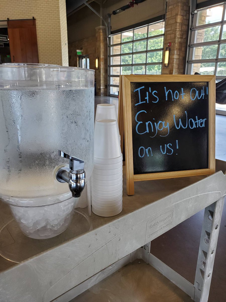 TuscRiverMarket's tweet photo. We're getting ready for another great Tuesday market! Swing by and cool off with us!

#alabamaproduce #farmersmarket  #shoplocal https://t.co/xe3nYKqmbe