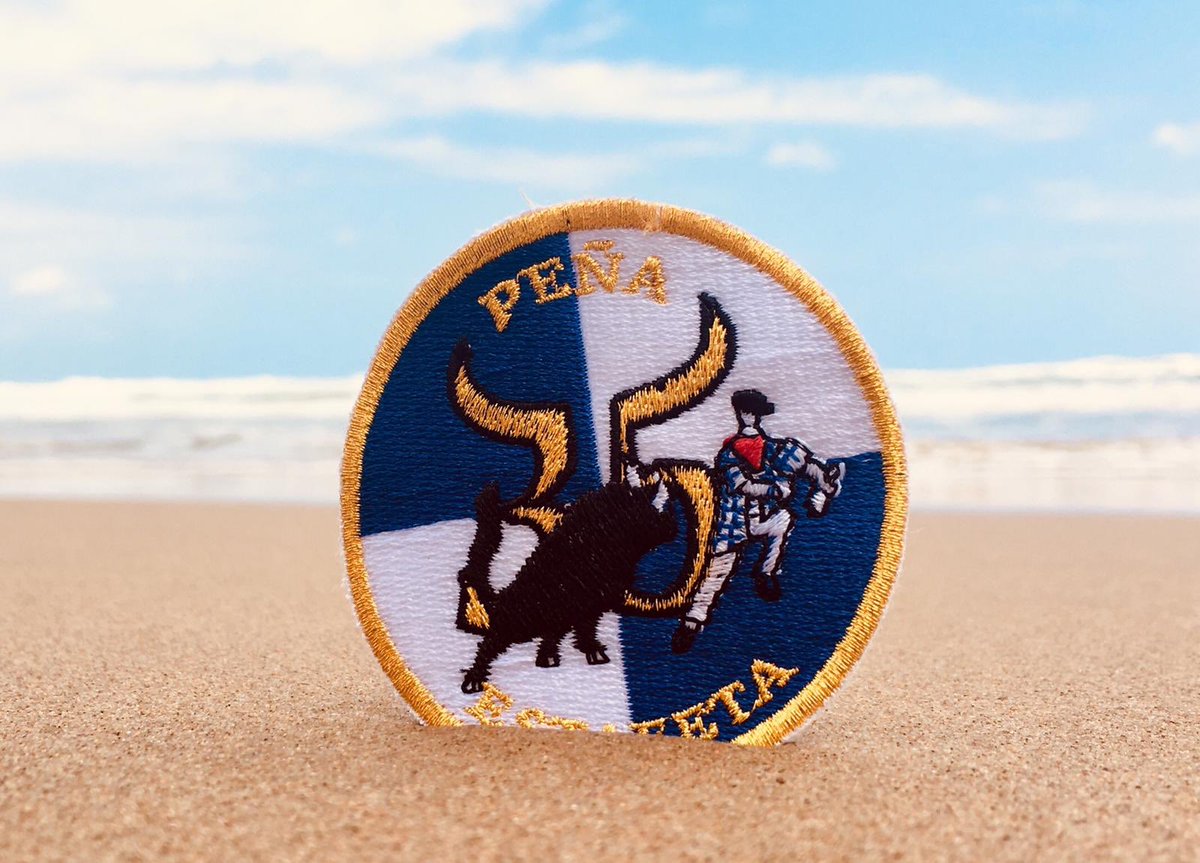 PEstafeta's tweet photo. Hoy hemos tenido la presentación oficial del escudo para el 35 Aniversario de la Peña Estafeta en las playas de Malibú. Felicidades a todos los socios y nuestros amigos y simpatizantes. !!TENDREMOS SORPRESAS!! #YFM #FiestasSanse2019 #Sanse https://t.co/BMMp0tbWFr