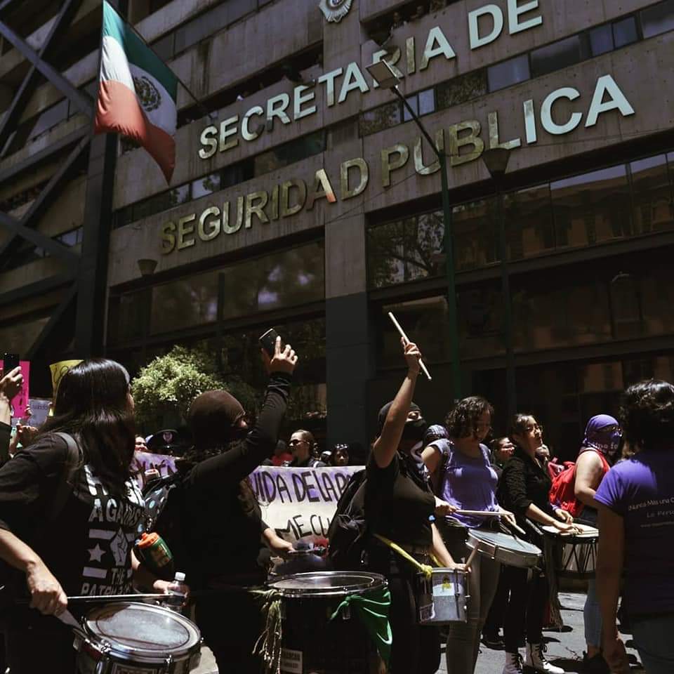 ghiblisnupi's tweet photo. “existen maneras”, sí, existen. La forma era denunciando. Se hizo y no se resolvió nada, ahora a romperlo todo hasta que se nos escuche. ✊

#YoVandaliceLaPGJ https://t.co/sh58cqmfQr