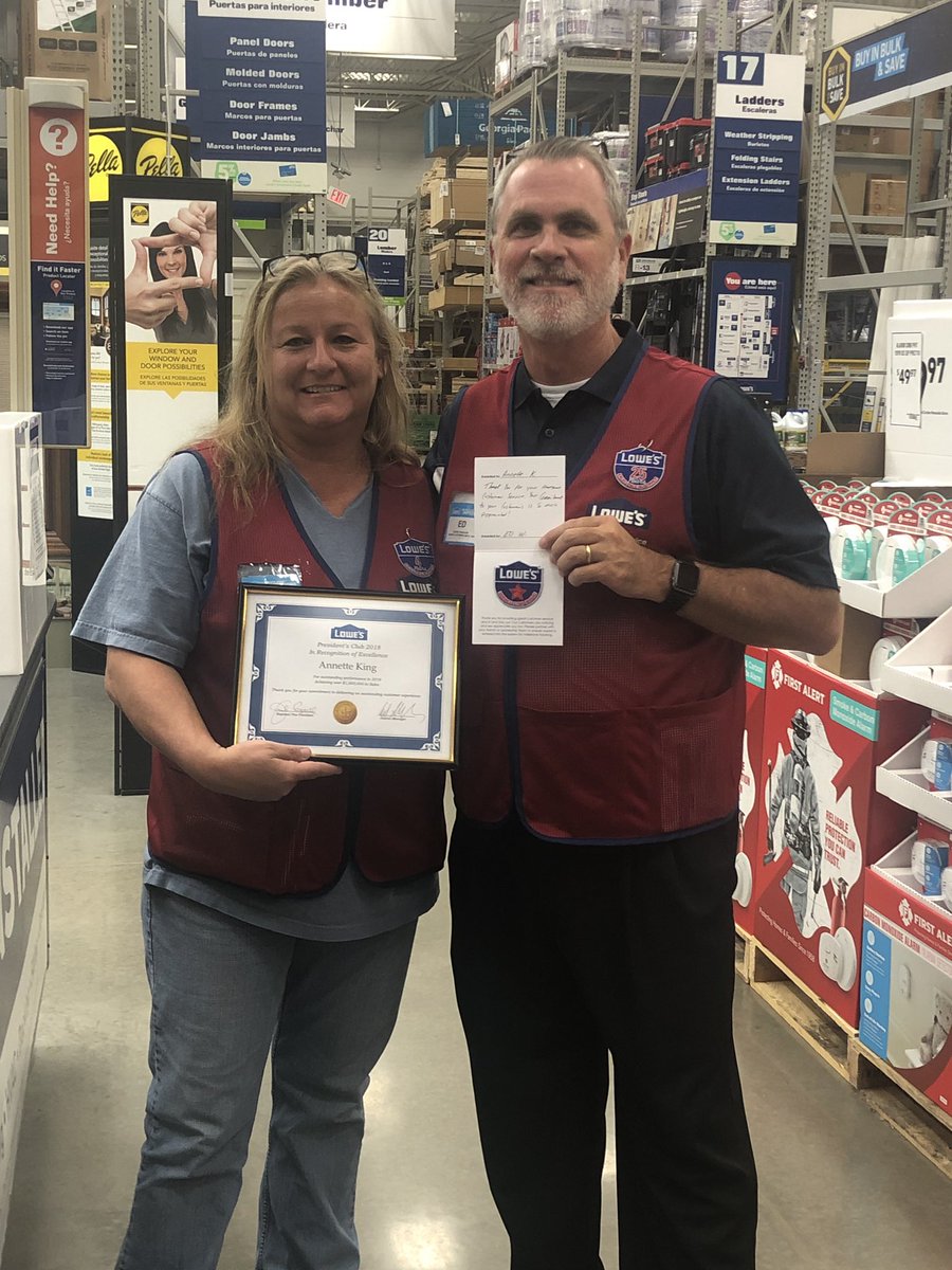 low_roberts's tweet photo. Congrats to Annette on achieving Presidents Award and service star! Congrats Annette!!! https://t.co/VcwiWcZuft