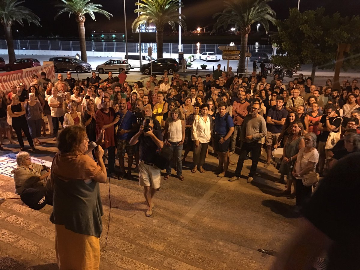 pepcastells's tweet photo. Concentració #Maóportsegur #OpenArms #Maó #JoAcull https://t.co/kPn010BjCB