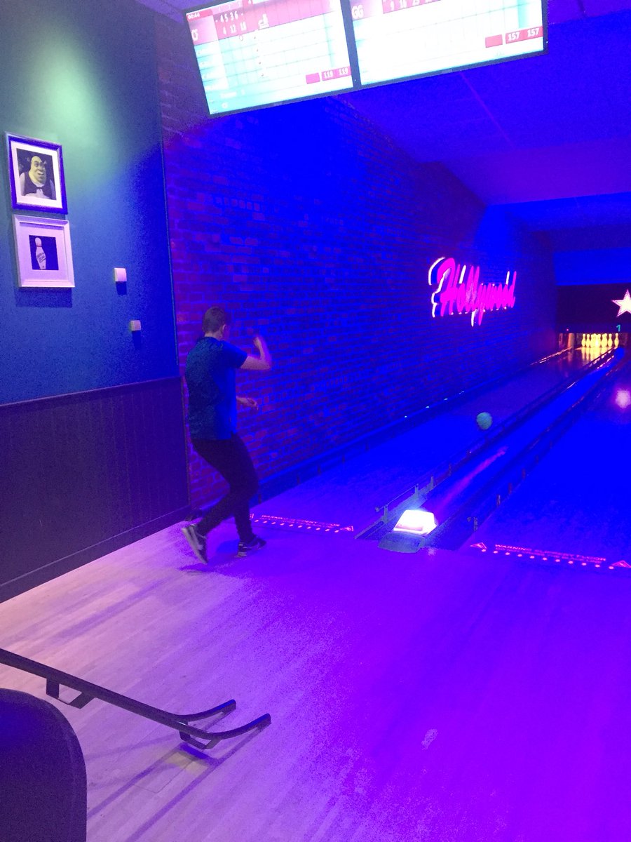 LTHT_CYPD's tweet photo. Thank you to all our young people who attended our #t1d #transition to #high #school day. We learnt some tips 📓 to help at your new school &amp; 🏫 discussed things that would be different, before finishing the day with some #fun and 🎳 @Leeds_Childrens @DigiBeteUK @CYPDiabNetwork https://t.co/5DdD9cJuEL