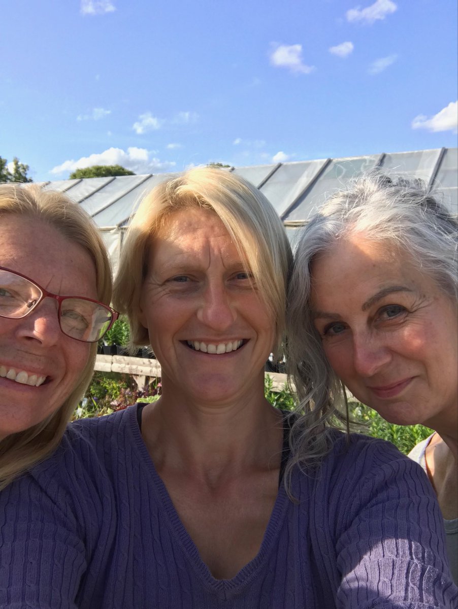 RuthGwynn's tweet photo. Had a very productive day brushing up on my propagation skills with the lovely Jules from ⁦@greenjjam⁩nurseries and @janebellinger https://t.co/yrb1lR5nzs