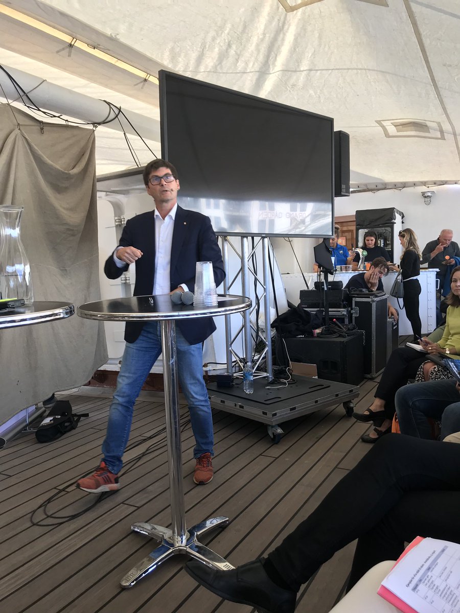 Bare halvparten av bedriftene i maritim næring har en digital strategi. Flere mangler digital kompetanse, og et fåtall har en plan for å heve kompetansen #arendalsuka