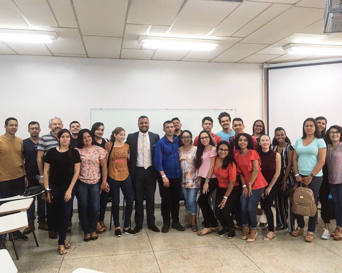 claudio_rramos's tweet photo. Falando sobre Aprovação da Reforma da Previdência na Câmara dos Deputados no I Fórum de Direito da FARO! #reformaprevidencia #pec6 #direitopublico #direitoprevidenciario #direitotributario #direitoadministrativo #professoradvogado https://t.co/rsvrlBHimY