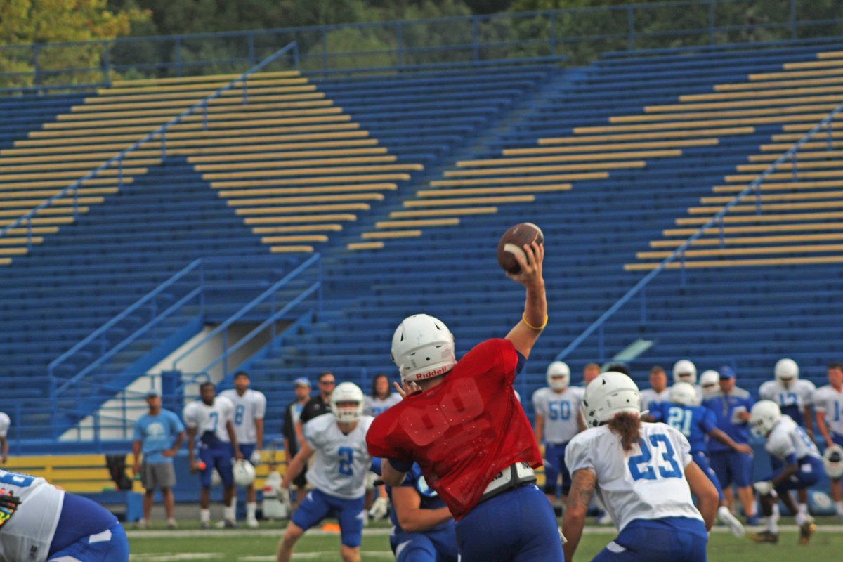 MSUEaglesFB's tweet photo. Media Day Practice 📸 Offense Edition

#OneTownOneTeam https://t.co/kmfqEBO5DJ