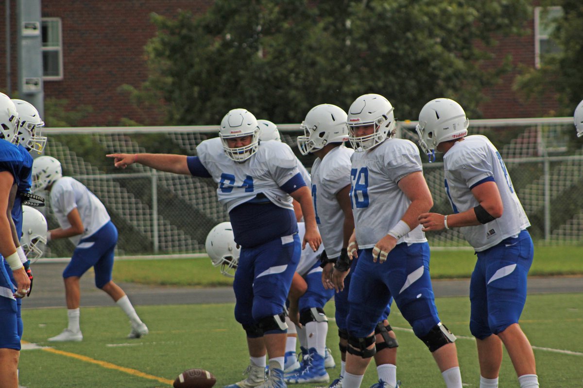 MSUEaglesFB's tweet photo. Media Day Practice 📸 Offense Edition

#OneTownOneTeam https://t.co/kmfqEBO5DJ