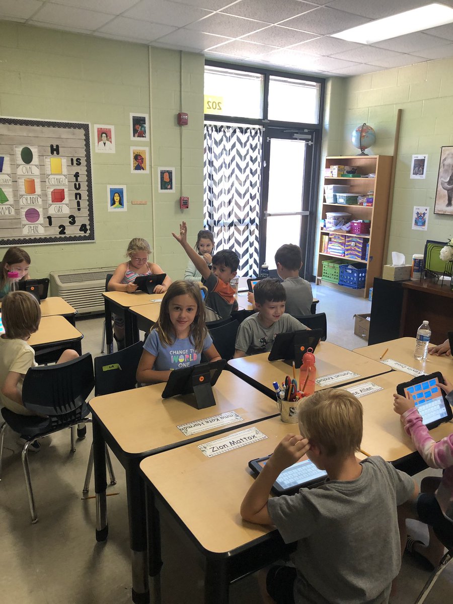 taylor_hummell's tweet photo. I did @nearpod with my 2nd grade class today!! So proud of my kiddos for adapting so easily to the online platform! 👏🏼👏🏼👏🏼 @_ksescardinals #ccsdtn #ksesisthebest https://t.co/0aBJqYLIbY