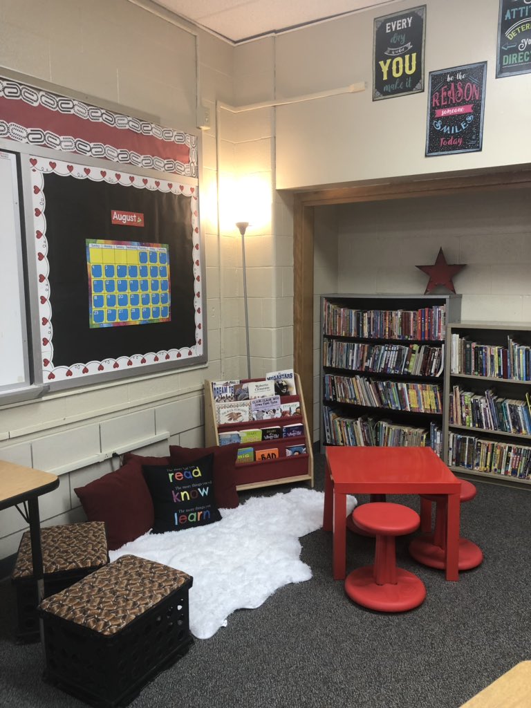 4Oroyalleaders's tweet photo. Love how @OlsonMikela is creating a culture of readers with her new fourth graders! How cute is this space?! #dgsroyals #323learns https://t.co/PklK39B7Pu