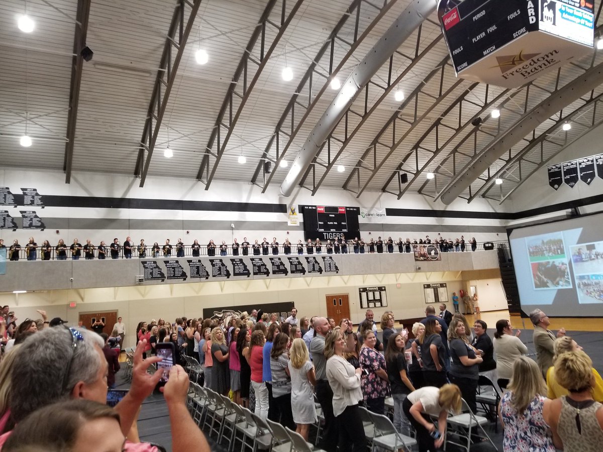 MrsThweatt's tweet photo. Let's do this @willardschools ! Glad to have one of the best SLPs around with us. Welcome @SKleinsassy #WeAreWillard #willardslps #leaderinme https://t.co/1yUWzGp7Vz