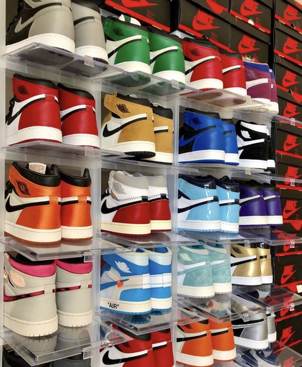 SneakerPics23's tweet photo. 1’s 😍 https://t.co/fqDj2JyfrS