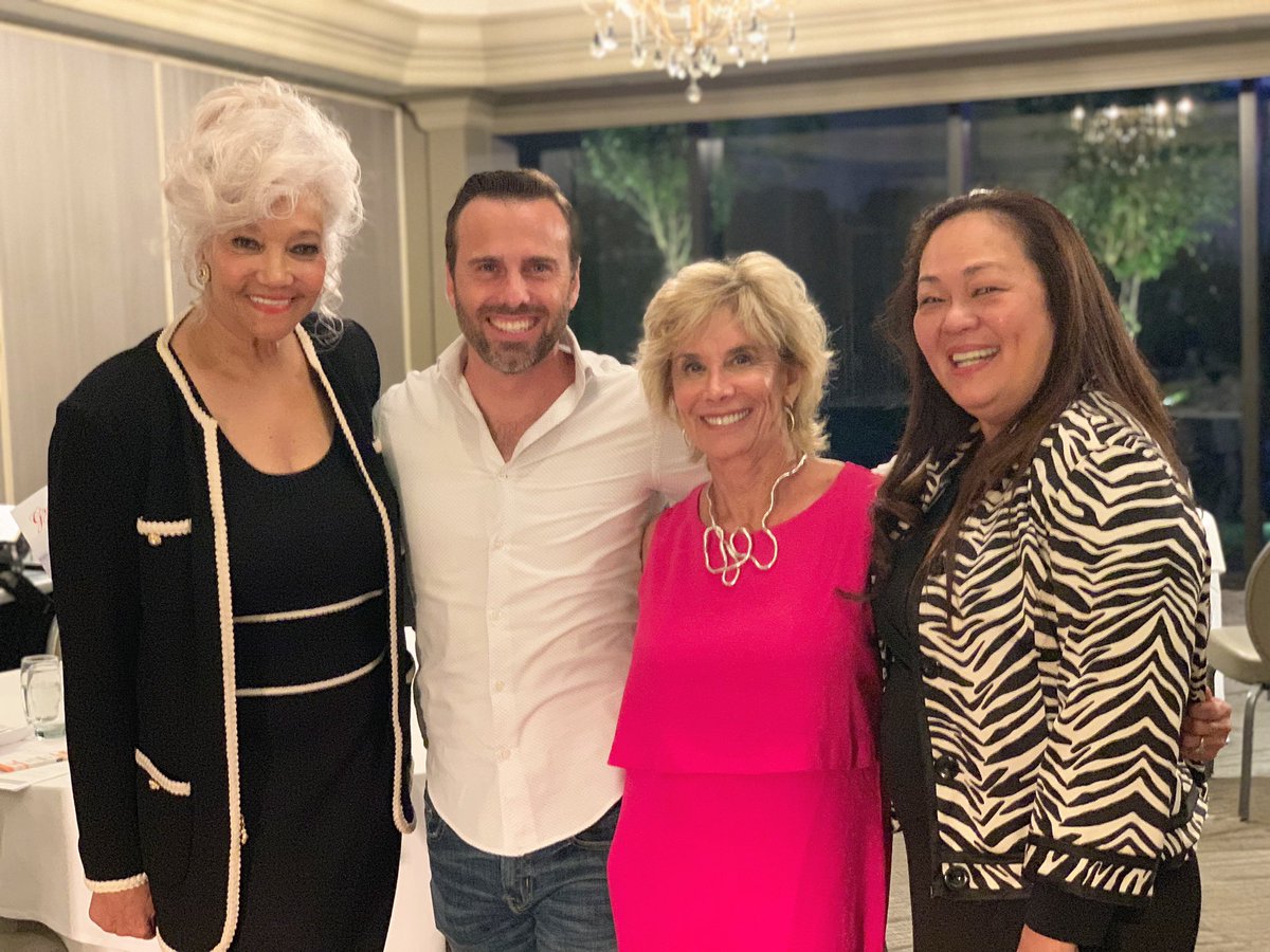 DrBarbaraYoung's tweet photo. What a wonderful evening with guest speaker @mattbrauning @drcarolsoloway @smileremedynow at our monthly @iaworangecounty networking event! Join us next month for another incredible meeting and guest speaker! https://t.co/rhLNartiOS