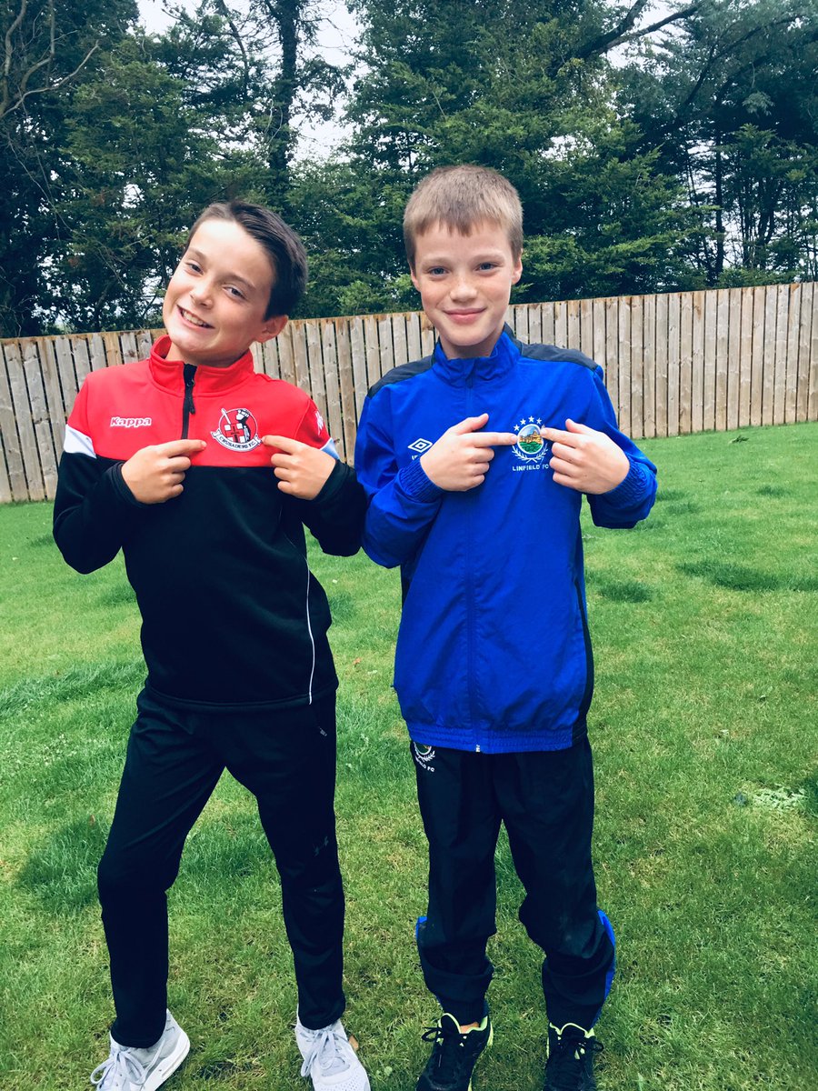 PaulaGParker's tweet photo. Good luck tonight @OfficialBlues @CrusadersFC #brotherlyrivalry #dividedloyalties #winnerswinners https://t.co/2Yyd0pc6PY