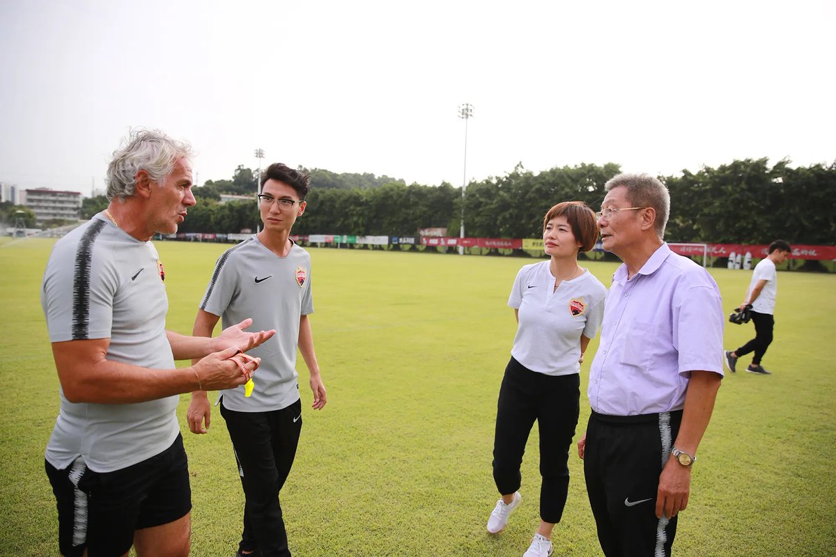 The club founder and the first chairman of the #Shenzhen FC Rong Zhi Xing came back to the club today to give some opinions. #CSL