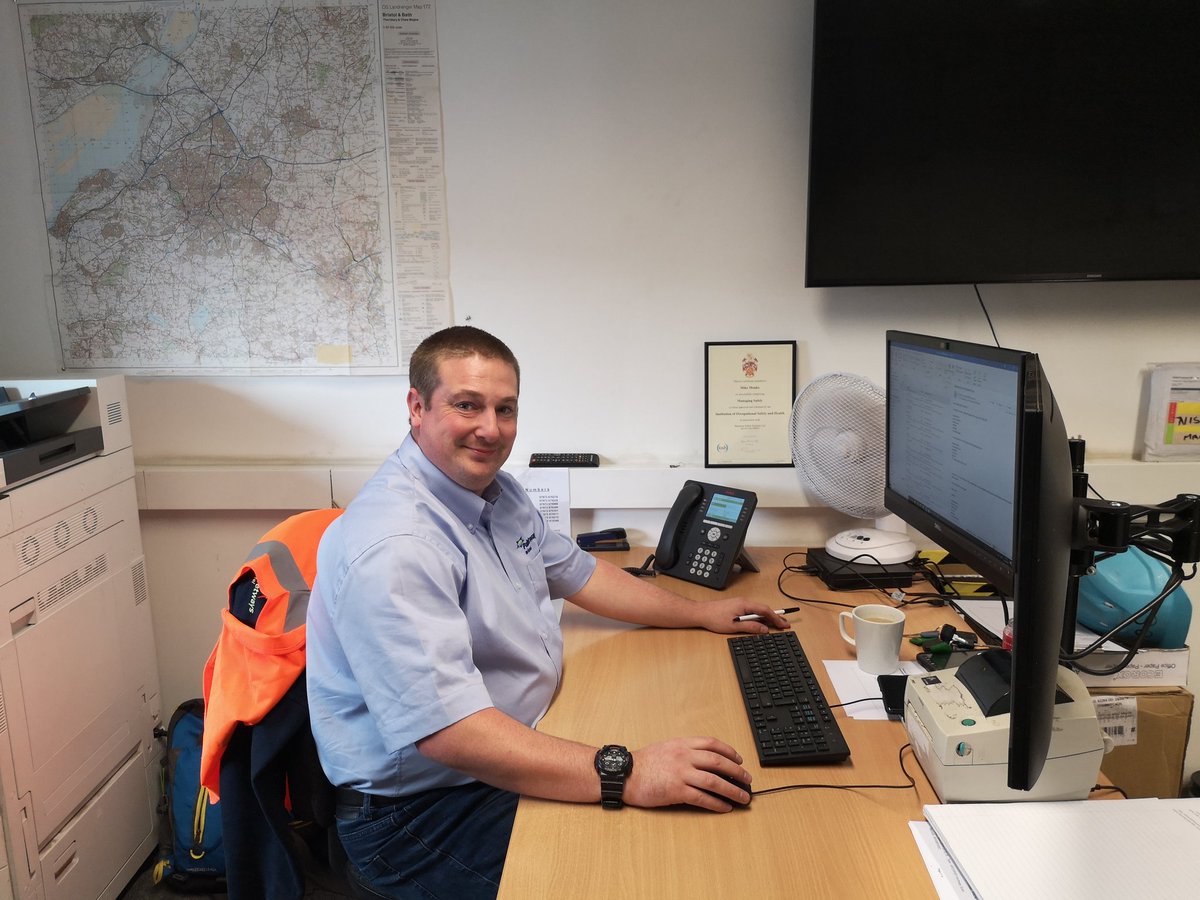 Palletways_155's tweet photo. Meet Mike, Our Operations Supervisor. What Mike doesn't know about pallet deliveries isn't worth knowing.
#wedeliver #palletwaysbristol #palletways #bigblue #smilingassassin #delivery #freight #logistics #haulage #operations #pallets #fullload #halfload #d155 https://t.co/Qxl4JDQjmM