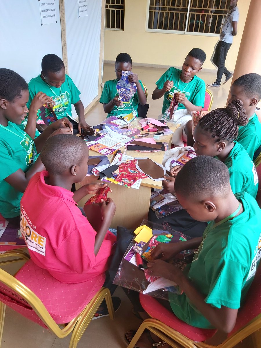 Lolo_cy's tweet photo. Training 250 girls on menstruation and how to make their own reusbale cloth pads at the #Bemoresummerbootcamp2019

Girls are equipped with educational pamphlets and their sewing kit.
@olaniyan_dolapo showing the girls how to properly sew it

#MyBIM #Nodayoff #reusablepads https://t.co/UO1xlN6J4A