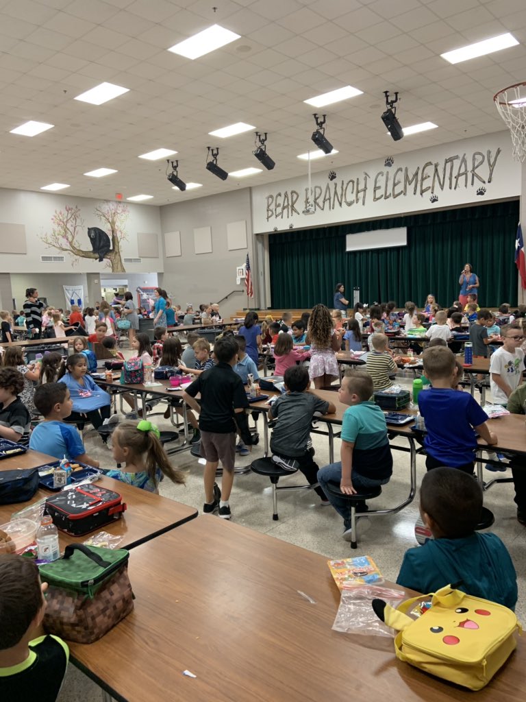 BBE students enjoying lunch &amp; visiting with old &amp; new friends #elmerpride <a href="/HumbleISD_BBE/">Bear Branch Elem</a> <a href="/HumbleISD/">Humble ISD</a>
