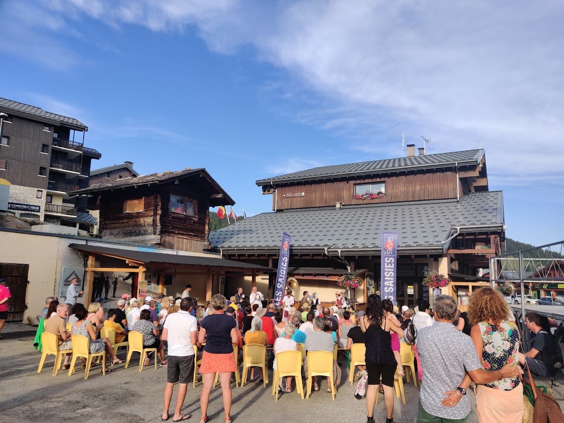 📸 SOUVENIR 📸

Le Skokiaan Brass Band qui a ouvert la 5ème édition d'<a href="/AlbertvilleJazz/">AlbertvilleJazzFest</a> festival à la station 
<a href="/lessaisies/">les Saisies</a> !

©  Amélie Blanc