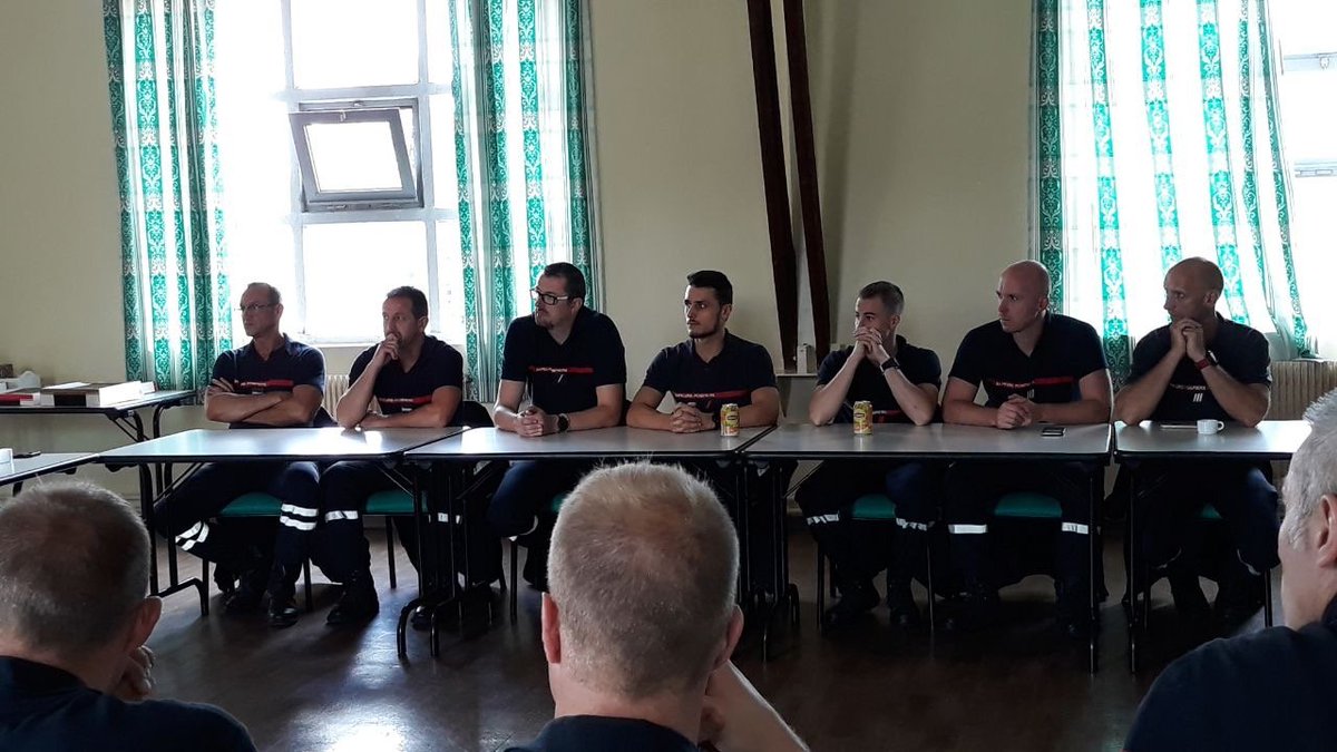 SDIS62's tweet photo. Le Colonel Dominique GUILHEM, DDA du SDIS 62, accompagné du chef d’Etat-Major et du chef du groupement territorial Centre sont allés, cet après-midi, à la rencontre des personnels des CIS de #Béthune et #HaisnesVermelles afin d’échanger avec les sapeurs-pompiers de garde. https://t.co/V8ICeLunHB