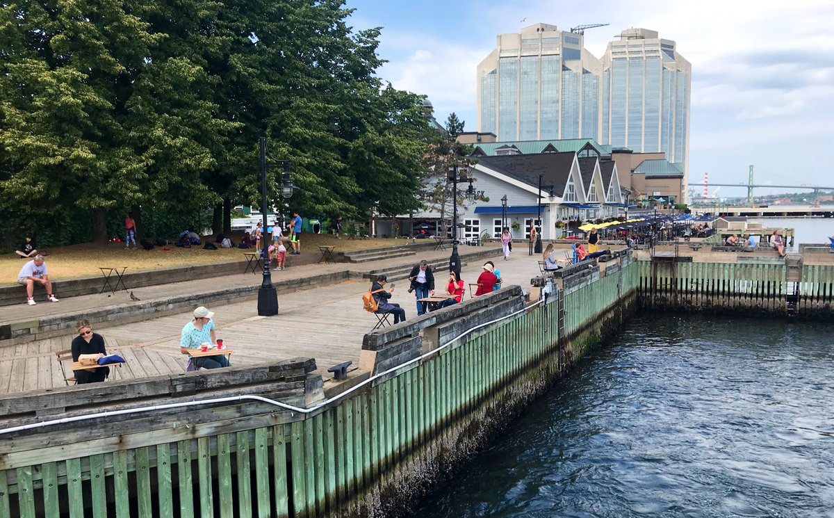 tjhfx's tweet photo. People love to sit by the waterβs edge. #WaterfrontPlacemaking #PlacesToSit https://t.co/Vpjf6RqIzb
