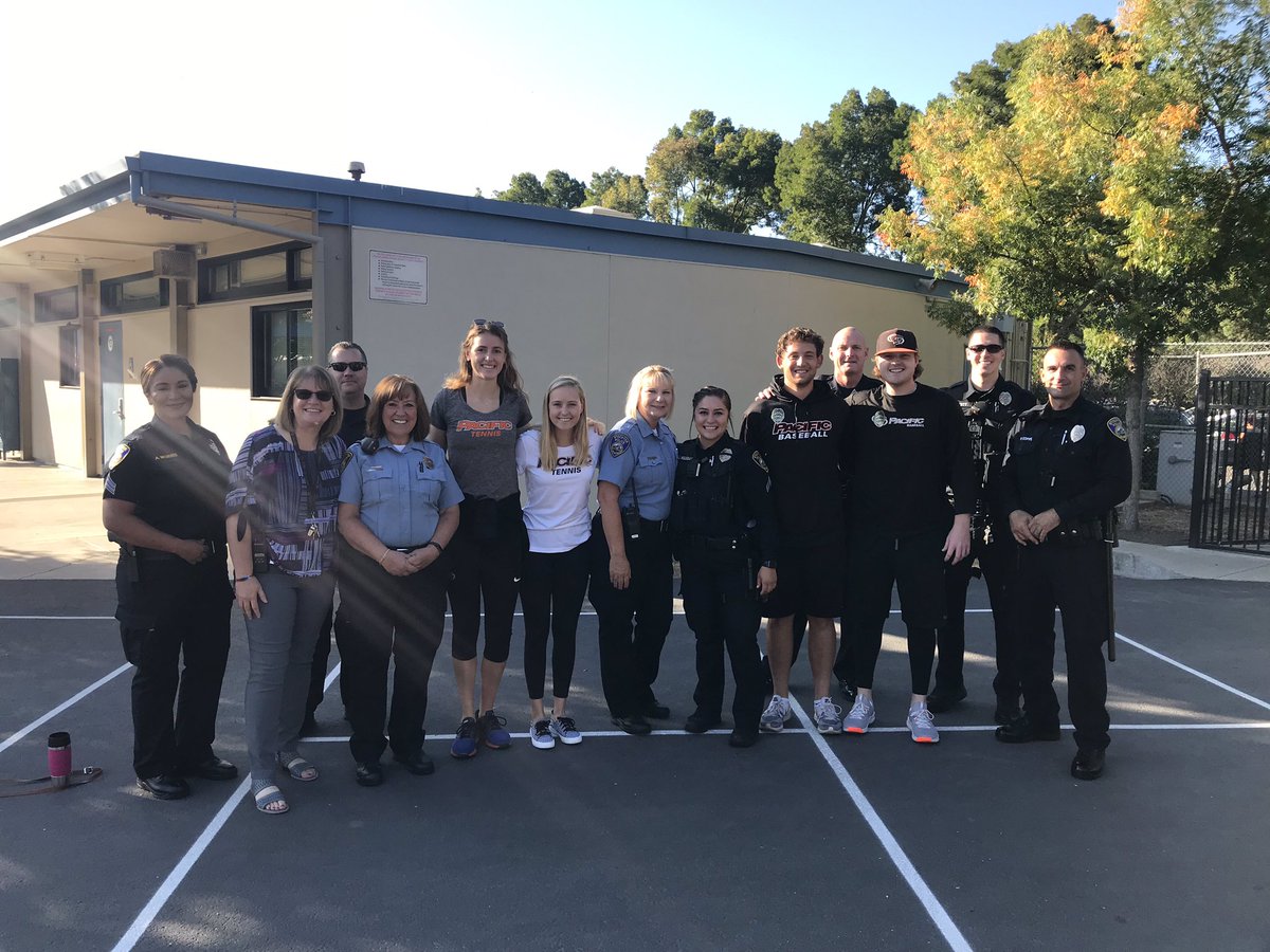 PacificBaseball's tweet photo. Some Pacific ball players welcoming students back for 1st day of school at Claudia Landeen Elementary! #UpRoar https://t.co/7dATaesCCm