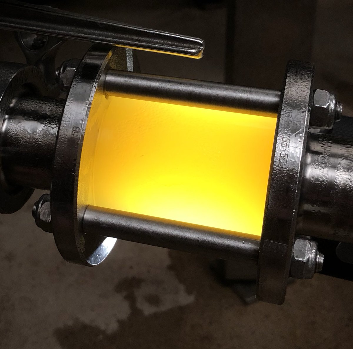 Transferring our newest #NEIPA today. 🍻It looks great and tasting amazing. 😃
______________________________
#craftbeer #craftbrewery #oxbrew