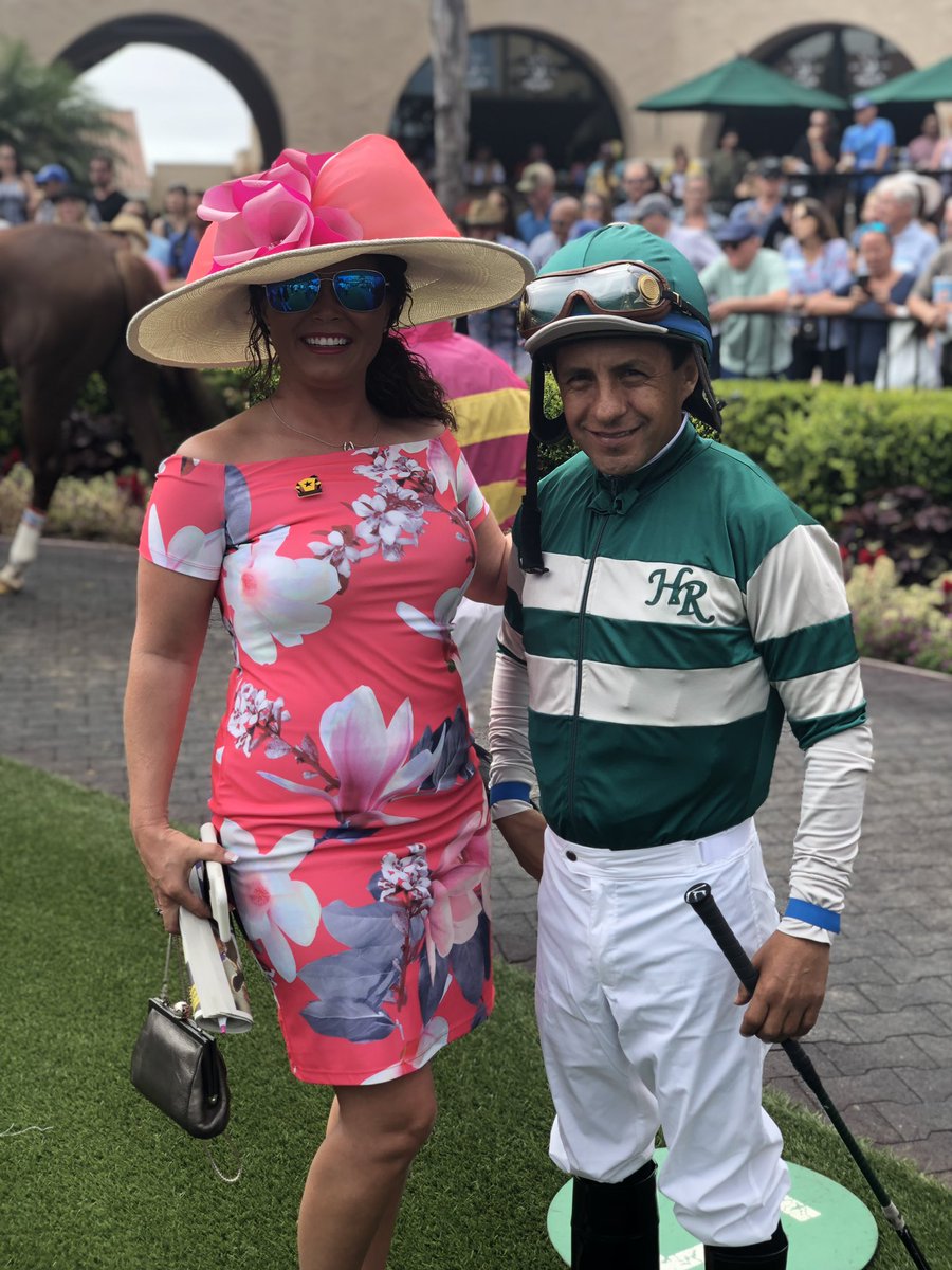camhatsNYC's tweet photo. Heading to @delmarracing #PacificClassic Thursday, it was nice to receive this from Amy Singleton of @westpointtbreds ! Lovely! Perfectly #DelMarstyle #sexyelegance !
#gethat will Christine is at our @laubergedelmar pop-up Thursday afternoon, Friday & Pacific Classic morning! https://t.co/0DGXypi77f