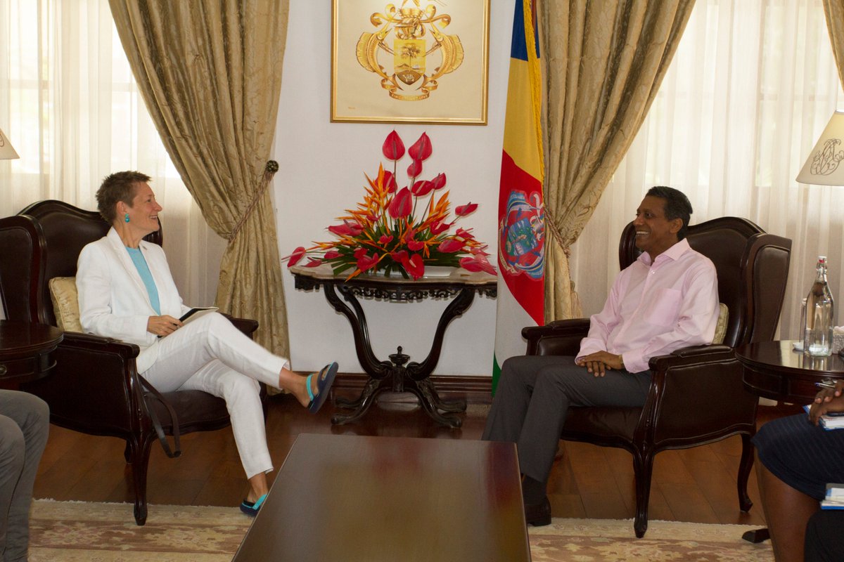 StateHouseSey's tweet image. British High Commissioner bids farewell statehouse.gov.sc/news/4559/brit…