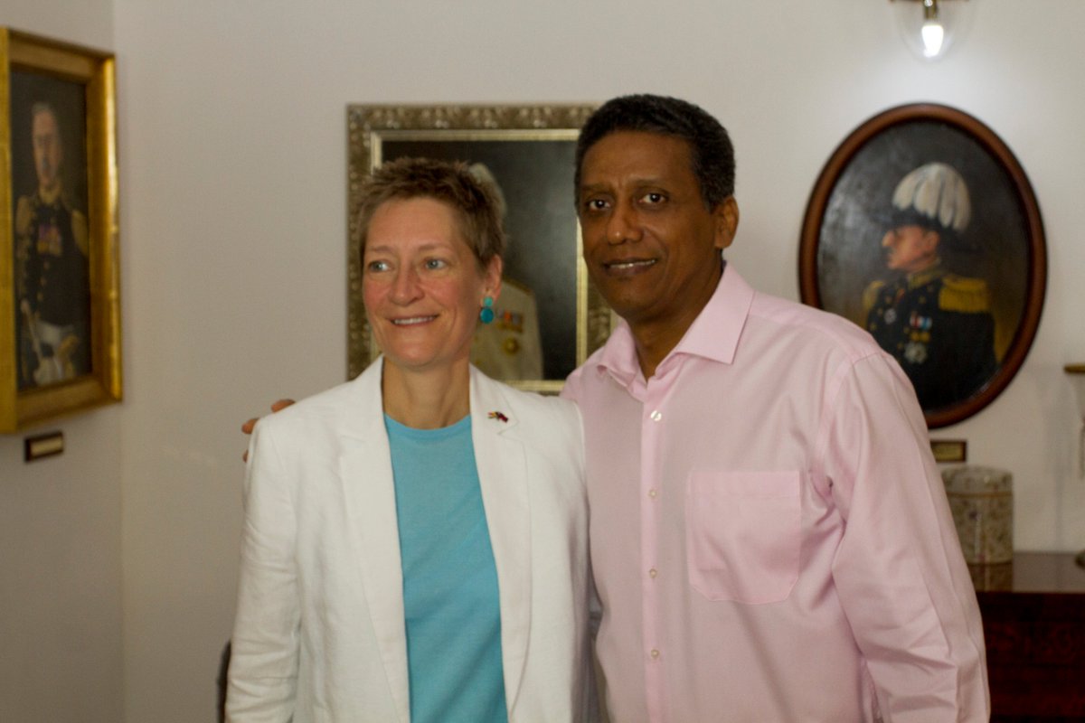 StateHouseSey's tweet image. British High Commissioner bids farewell statehouse.gov.sc/news/4559/brit…