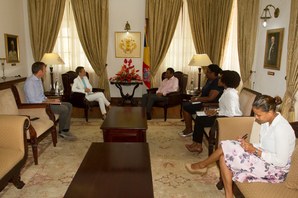 StateHouseSey's tweet image. British High Commissioner bids farewell statehouse.gov.sc/news/4559/brit…