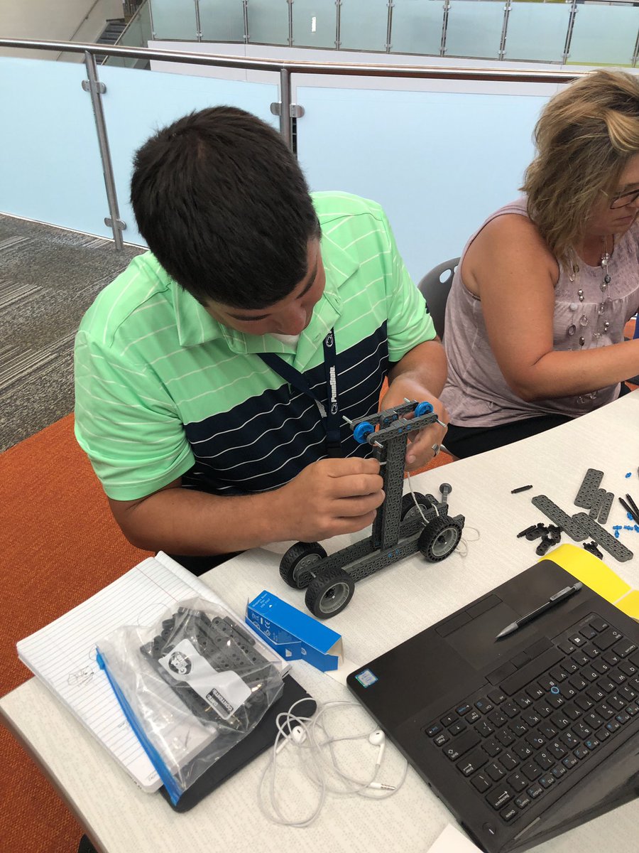 principalporter's tweet photo. STEM LAUNCH MISSION: Animal rescue in progress...#hcselempltw #hcspltw https://t.co/4Py397xc8P