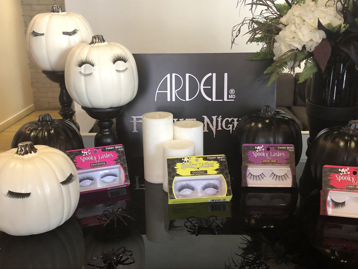 tobeautyreviews's tweet photo. Having a blast checking out new launches at #ACIfall19 with @OverCat_PR! https://t.co/4aDz5X0FY7