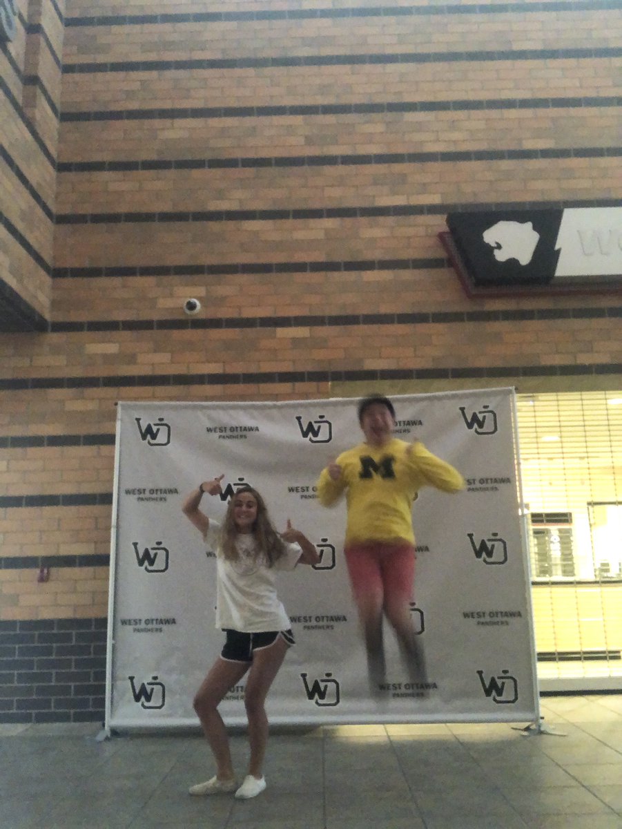 andrewkeyy's tweet photo. Freshies 3.0 🤩
#gowo #woclassof2023 #woclassof2021 @WOClassof2021 @WestOttawaHS https://t.co/qgn3eZMDNG