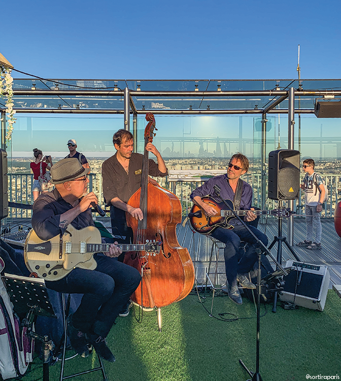 LaTourMontpar's tweet photo. Envie d'une ambiance jazzy ? Profitez de la douceur estivale pour venir boire un verre sur mon rooftop et admirer les splendeurs de la capitale 😎 cc @sortiraparis #TourMontparnasse #paris #visitparis #parisjetaime #OPTM https://t.co/R0JvsedG1v