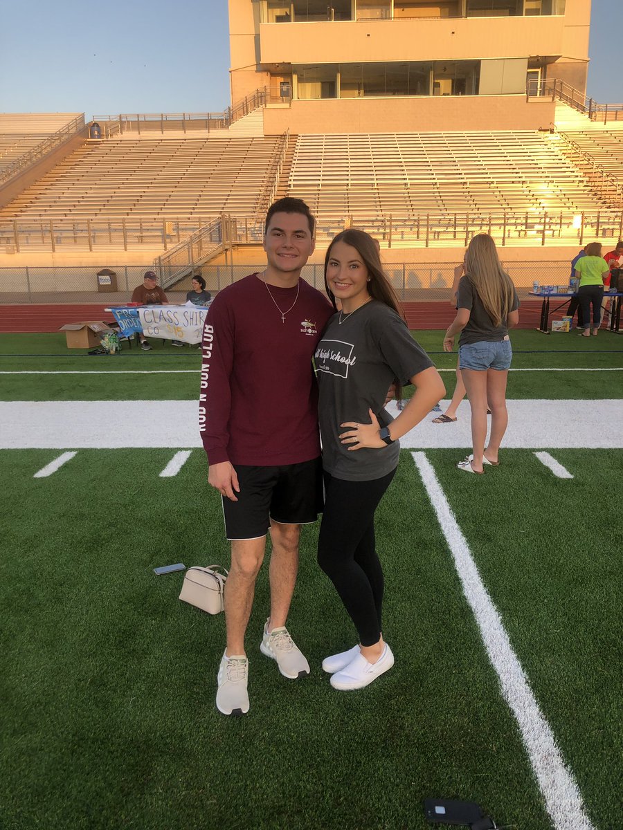 CoastKatlyn's tweet photo. Senior sunrise 🌅 I can say we’ve changed a lot since middle school https://t.co/hQ7TN6ULIE