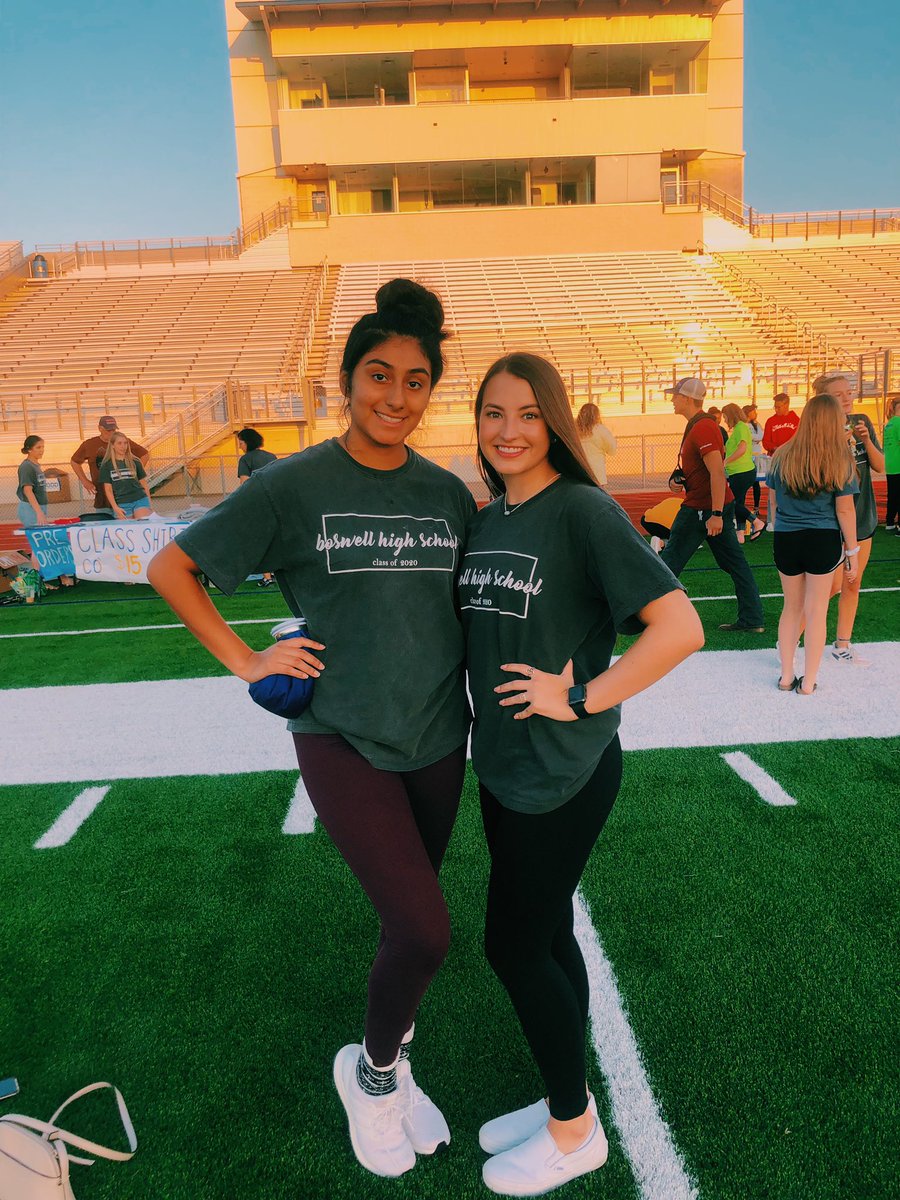 CoastKatlyn's tweet photo. Senior sunrise 🌅 I can say we’ve changed a lot since middle school https://t.co/hQ7TN6ULIE